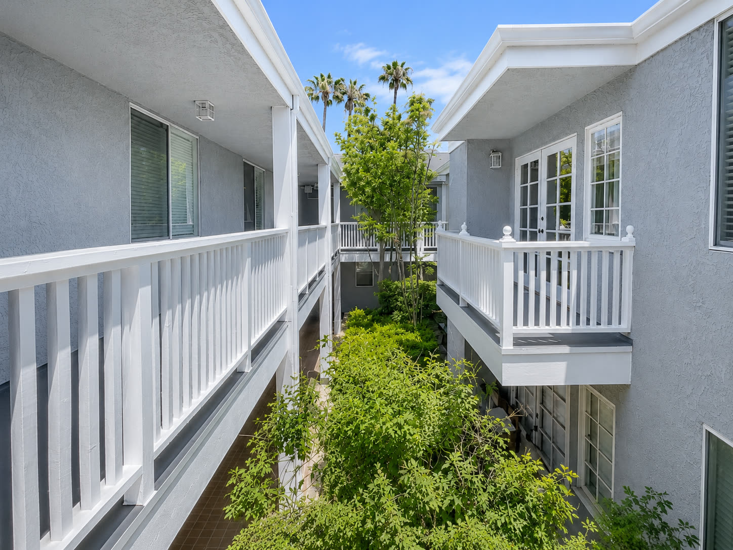 Landscaped interior courtyard between residence wings